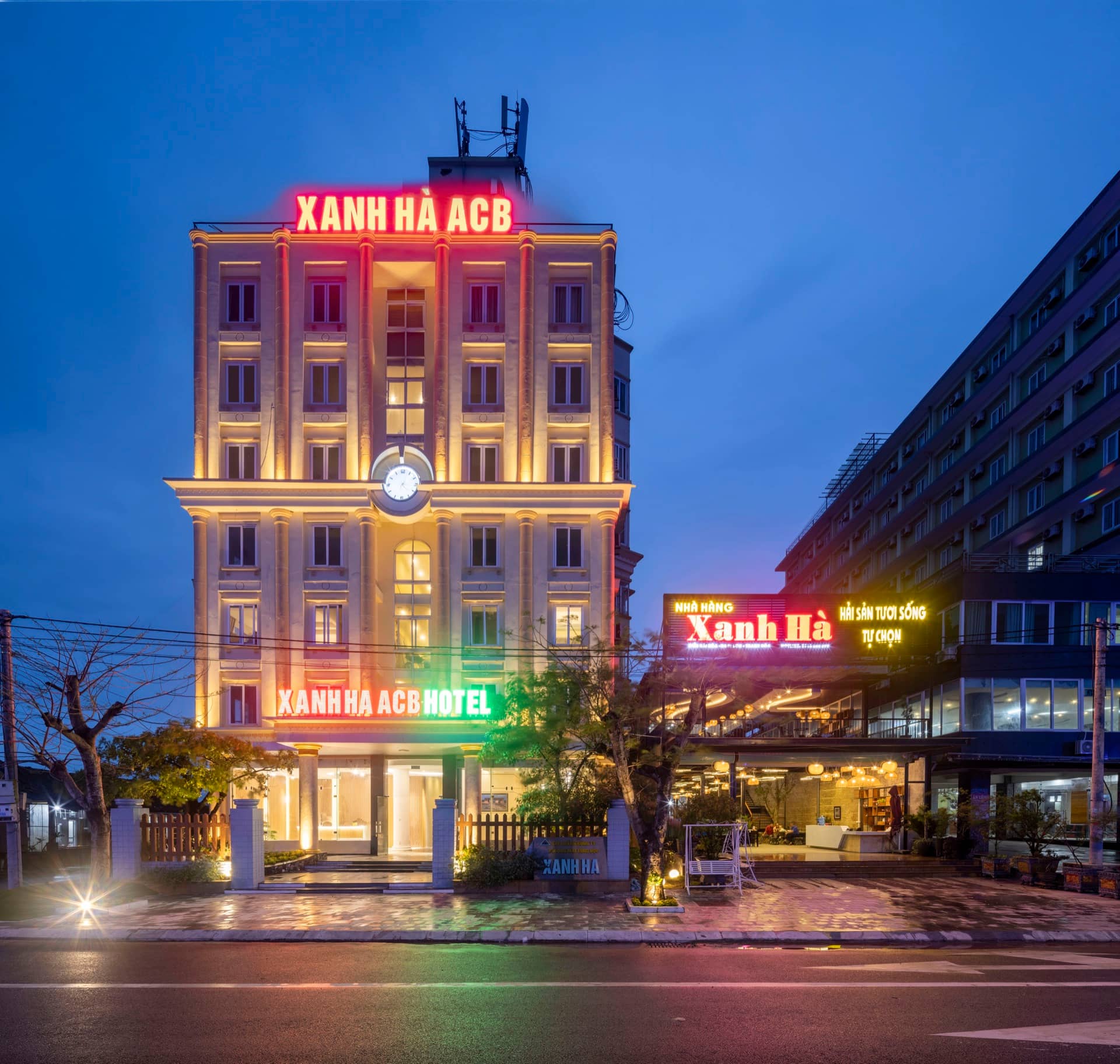 Toàn cảnh khách sạn về đêm